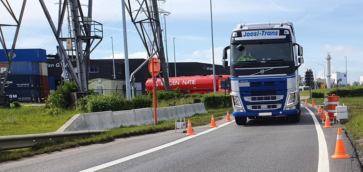 Police monitoring as trucks undergo emissions analysis with Opus RSD in Antwerp, achieving a 25x increase in detecting tampered vehicles
