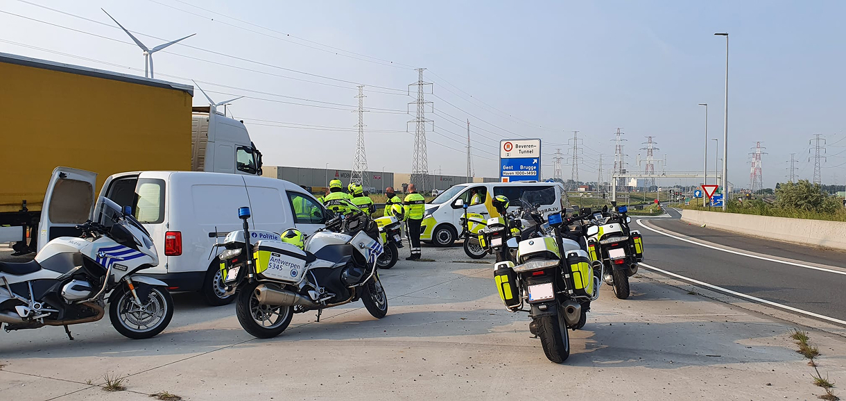 Police monitoring as trucks undergo emissions analysis with Opus RSD in Antwerp, achieving a 25x increase in detecting tampered vehicles