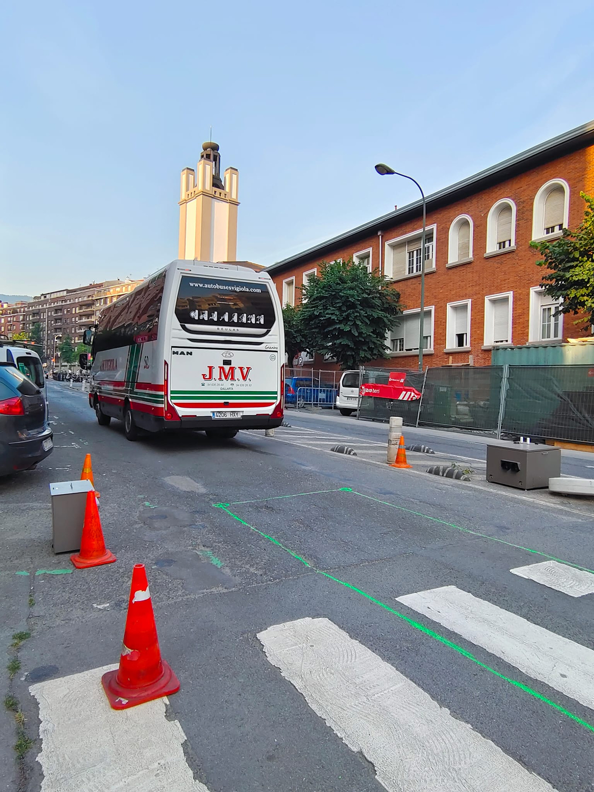 cars passing in front of opus remote sensing device in the center of bilbao